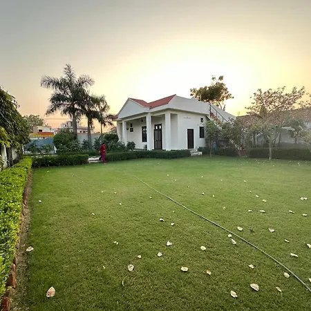 Serene Farmhouse Escape In Agra